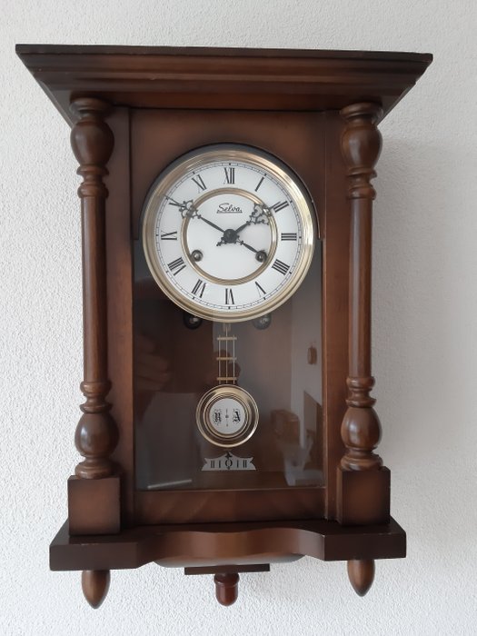 FHS 141 - 071 - Horloge - Horloge en bois avec une horloge en métal