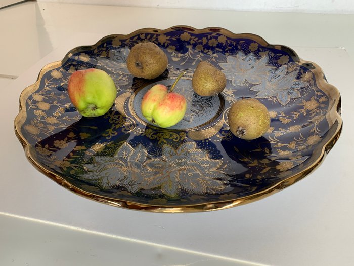 Huifeng - fine fruit bowl in gold plated cobalt - porcelain