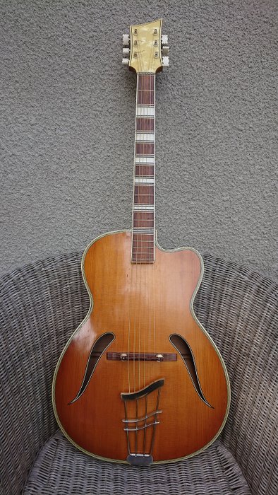 ISANA - Guitare jazz archtop Isana « Cat eyes » 1956/57 - Guitarer - Tyskland - 1956