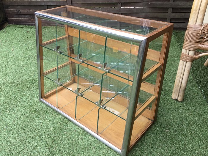 Esme Groningen  - Small vintage counter display case for the counter - Oak glass