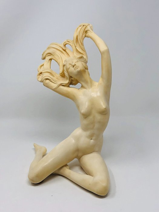 A. Santini - Skulptur, Akt einer Frau - Marmor und Harzpulver