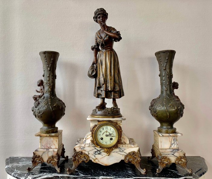 有两个花瓶的壁炉时钟 - M. Vives & A.J. Scotte (1867-1925) - 大理石, Regule - Late 19th century