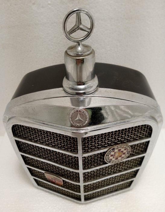 Royal london, ltd - Carillon, Decanter Mercedes ©1968 Royal London ltd. (1) - Contemporaneo - Plastica, cromata argento e nero