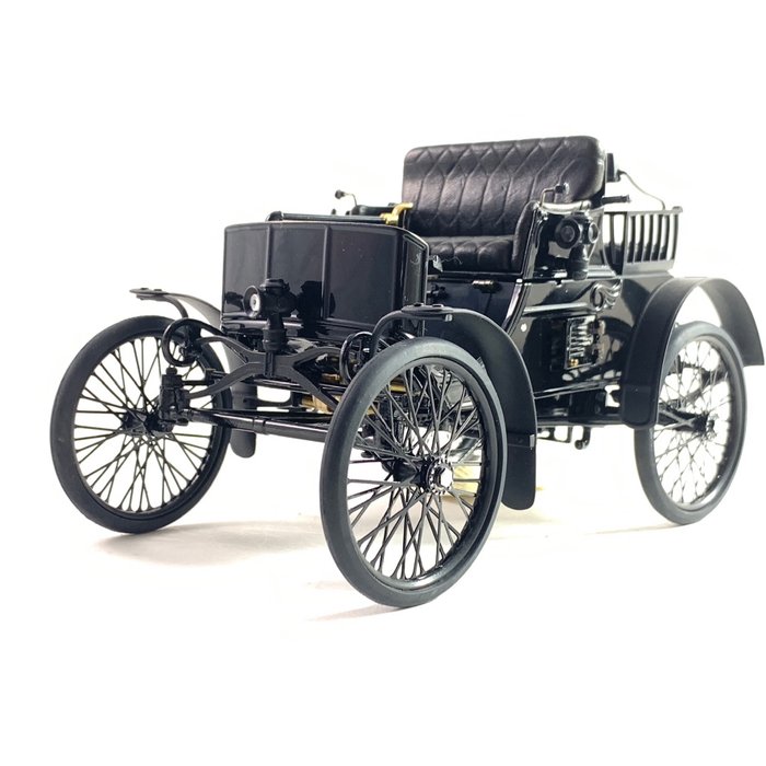 Franklin Mint - Packard A1 de 1899 - Modelo de precisión con elementos de oro de 22 quilates y asientos de cuero.