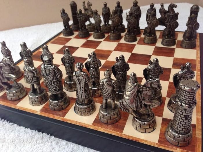 Tabuleiro de xadrez - Acabamento prata bronze. Latão