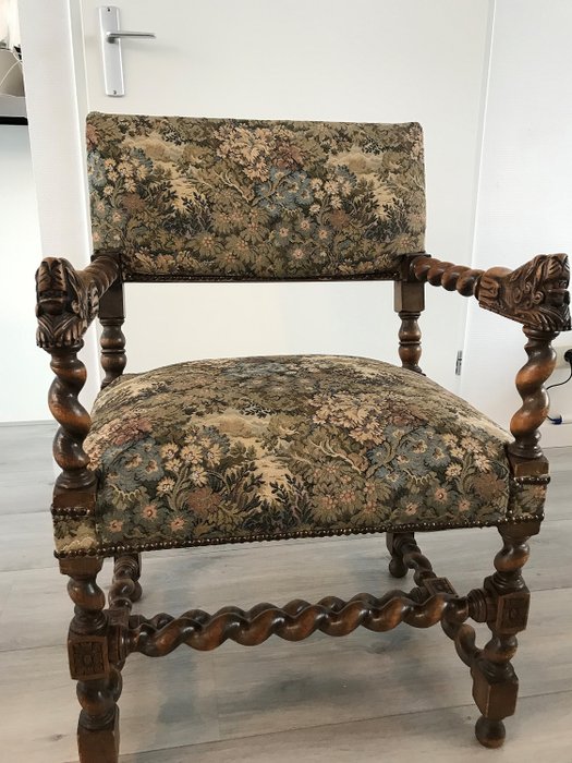 Armchair, Twisted railings with lion heads on the armrests - Wood