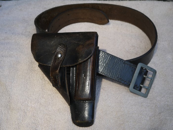 Very nice Officer Belt, with Walther PPK holster. - Army (Heer) dress - Holster, and belt.