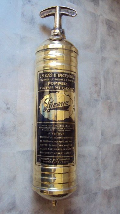 Old Pyrene car fire extinguisher - Pyrene - 1940-1950