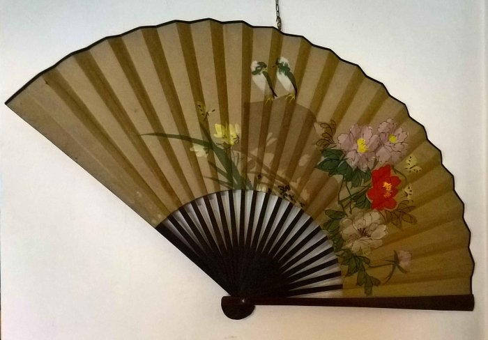 Large hand-painted Chinese fan (1) - Wood and paper - Bird, Flowers - China - People's Republic of China (1949 - present)
