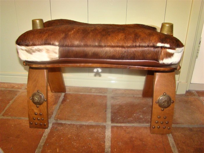 美麗的駱駝馬鞍-腳凳-凳子 (1) - 木材，銅，牛/山羊皮