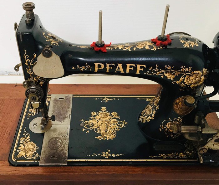 Pfaff 'K' - Máquina de costura, década de 10 - Ferro (fundido / forjado), Madeira