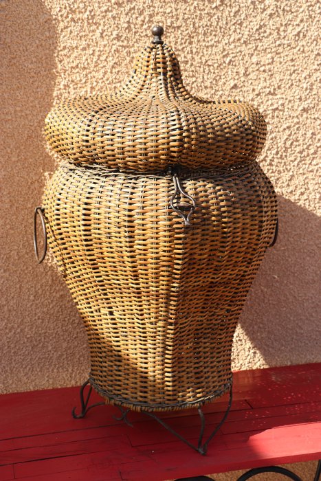 Panier en osier et fer forgé de charmeur de serpent - osier - Inde - Fin du XIXe siècle