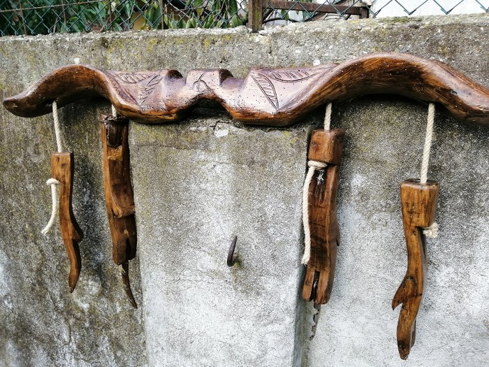 Antikes 1800 Joch, das Ochsen schleppt - Holz