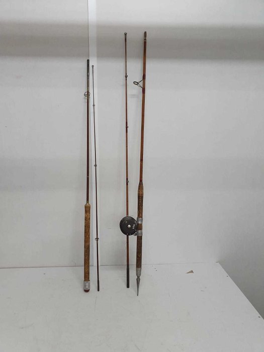 一套2个古董钓鱼竿和古董D.A.M.磨 - 木