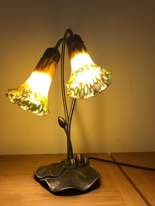 Table lamp, Art Nouveau Tiffany style - Art Nouveau - Patinated bronze, Stained glass, Resin