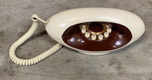Gfeller AG Bern - Ein altes Telefon, Modell "New York", 1980er Jahre - Plastik, Stahl