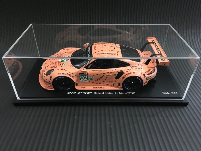 Spark - 1:18 - Porsche 911 RSR Le Mans 2018 Class winner - 粉紅豬限量版554/911-帶展示櫃的豪華保時捷經銷商版