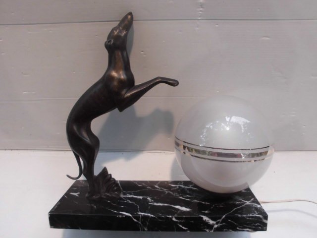 Nachtlampe Art Deco - Greyhound Dog, signiert BALESTE circa 1935