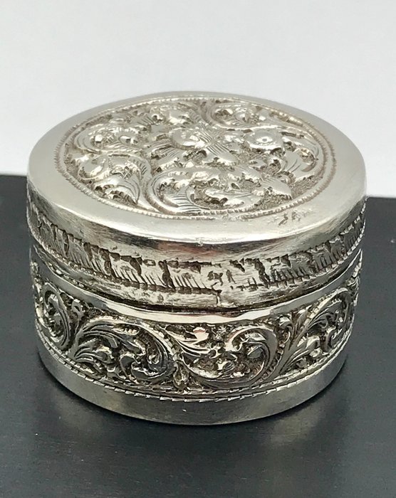 Scatola di betel cambogiana antica fatta a mano in argento. - .900 argento