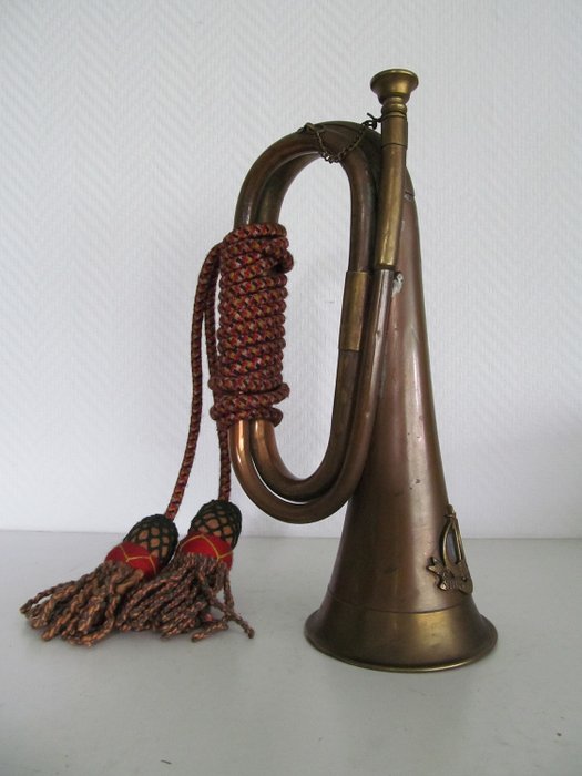 Old brass hunting horn with a horn and a brush - Buyer