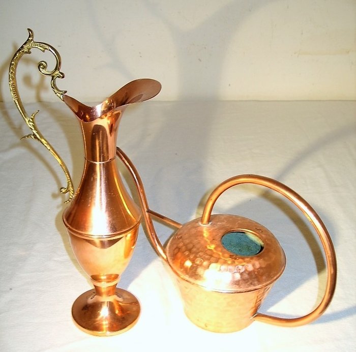 L.Lecellier, Villedieu - A beautiful vase and a watering can - solid copper, brass