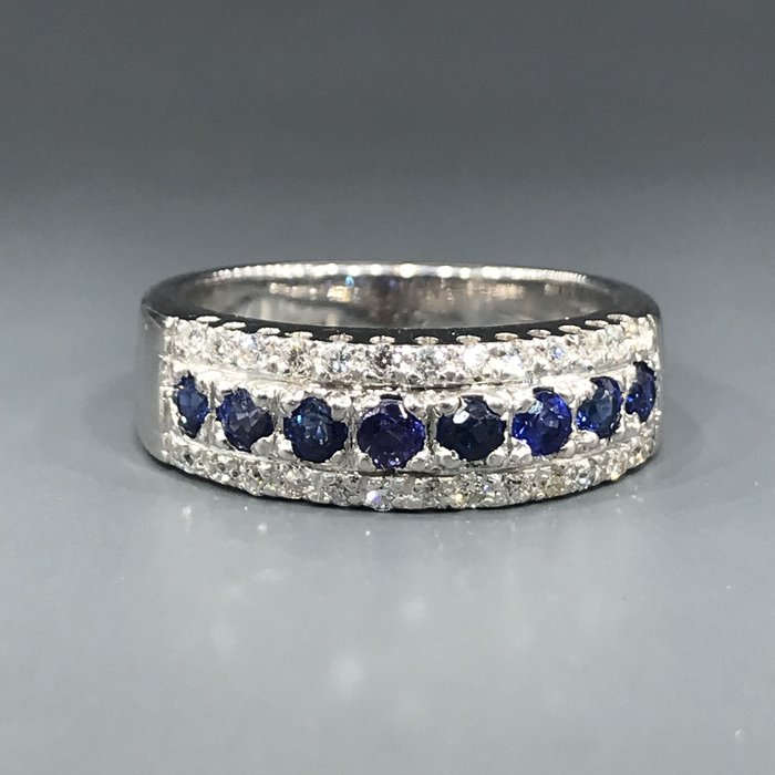 18 克拉 白金 - 戒指 - 0.56 ct 藍寶石 - Diamonds