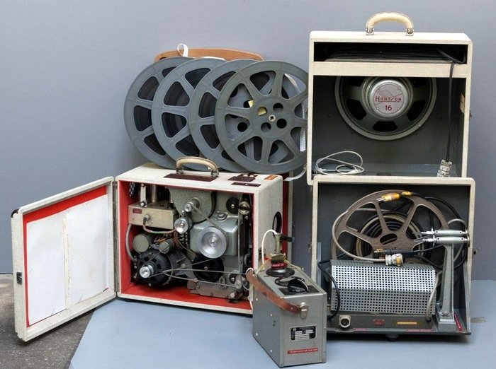 Hortson 16mm Projector set + 3 reels met films