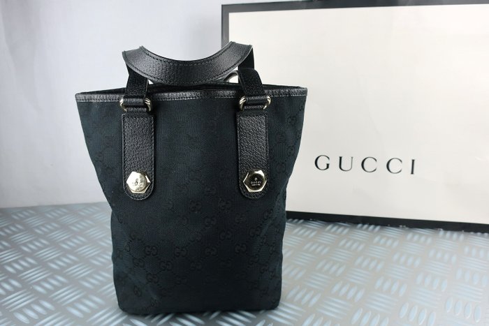 Gucci - GG Signature Bucket Bag - Catawiki