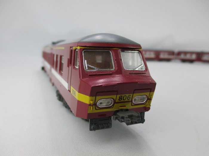 Lima H0 - 149747S - Szynobus - 4-częściowy zestaw elektryczny pociągu „Pig nose” Series 800 - NMBS