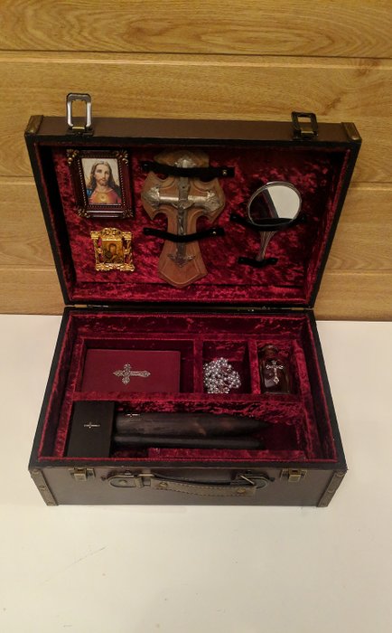 David Matute - kit cazavampiros - vampire hunter kit (1) - Gothic - Glass, wood, metal, etc