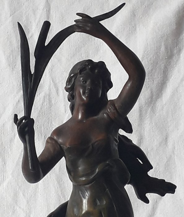 Henryk Kossowski (1855-1921) - Sculpture, Statue française d'une figure féminine - Naïade - Filet à patine multicolore - début du XXe siècle