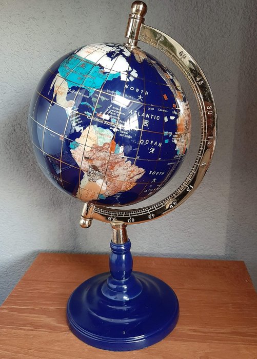 Lapis-maapallo, joka on valmistettu puolijalokivistä lapis lazuli - 31×15×15 cm - 1290 g
