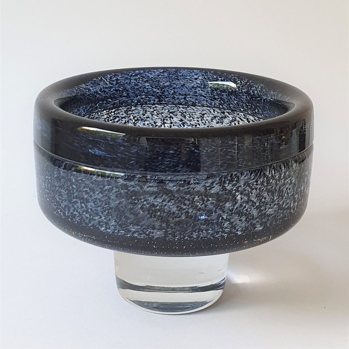 Bo Borgström - Åseda Glasbruk (Zweden) - Heavy "Oxid" bowl - 1152 grams - Glass