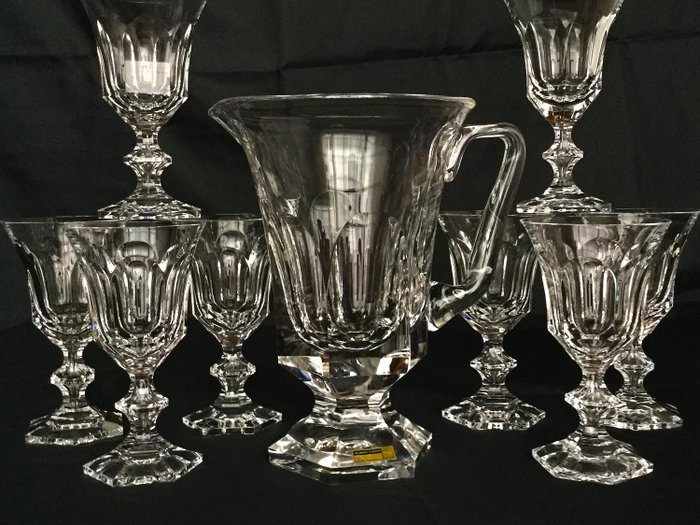 Exclusief kristal servies “Villeroy & Boch” , model “Metternich” - 8 lindamente cortados copos de cristal claro e jarra ornamentada - Ca 1950 Alemanha, sem uso