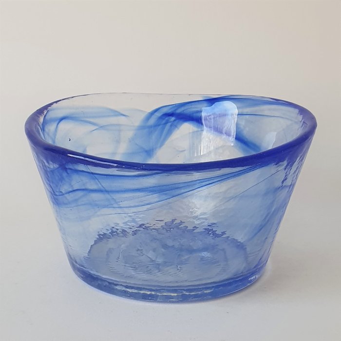 Kosta Boda Sweden Ulrica Hydman Vallien glass bowl