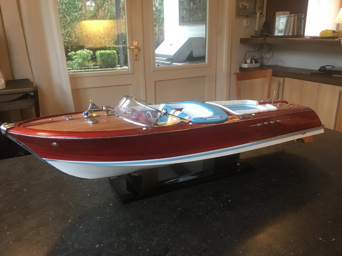 Scale boat model, 正宗的里瓦船商模型 - 木 - 20世纪下半叶