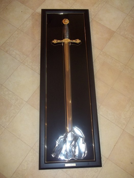 Franklin Mint - Excalibur Sword met houten wanddisplay - 提手全部为24克拉镀金和镀银 - 状况非常非常好-非常罕见。