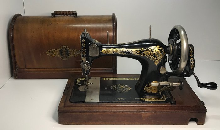 Singer 28 - 木蓋縫紉機，1908年 - 在工作狀態和美麗狀態下