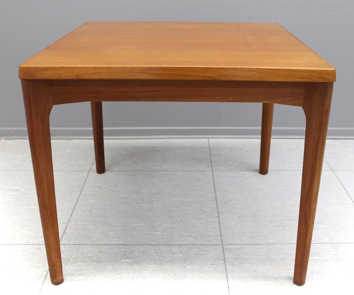 Henning Kjaernulf - Vejle Stole og Moblefabrik - Table, Table
