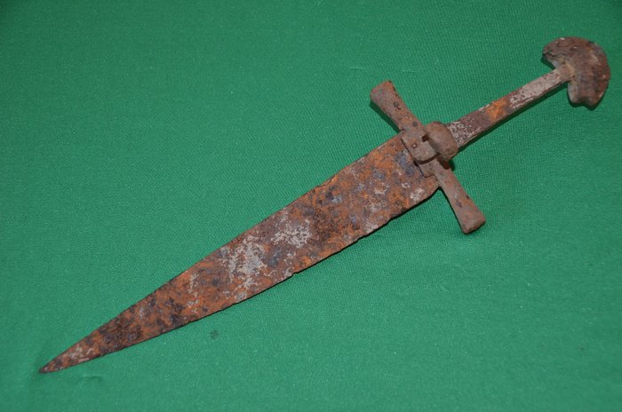 Średniowieczny rycerski sztylet - Żelazo (kute) - XIV wiek