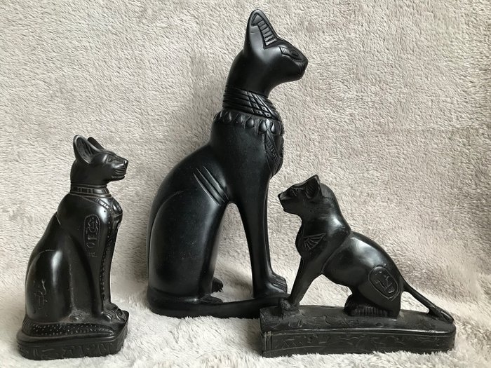 3 schöne ägyptische Katzen - Alabaster