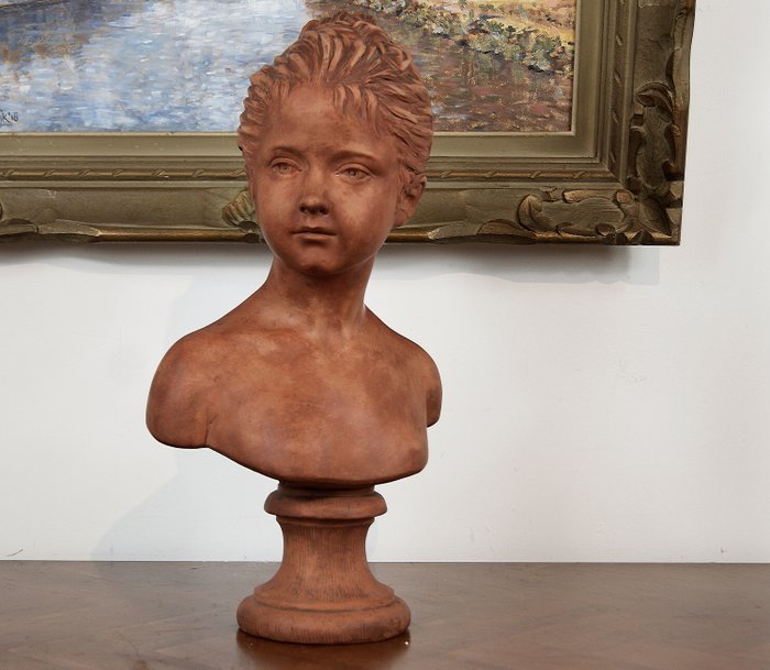 After Jean Antoine Houdon (1741 - 1828) - 雕像, Louise Brongniart在5歲時的半身像 - 紅陶 - ca. 1930年-1940年