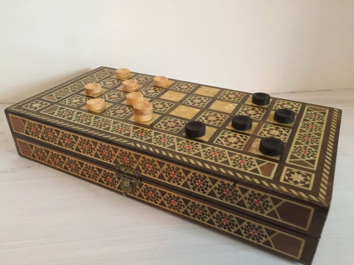 Backgammon- en schaakspel - Byzantijns - Hout, parelmoer, been