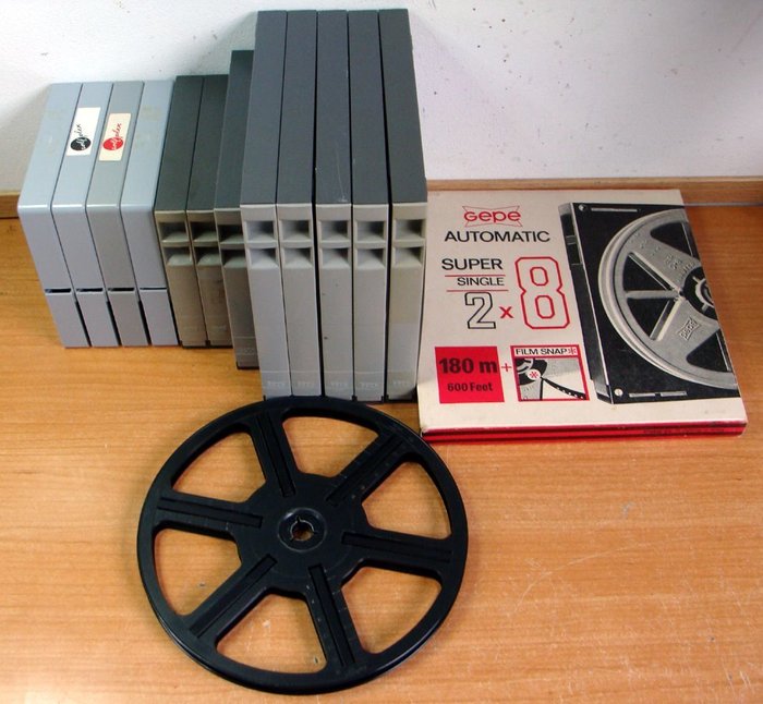 Een lot van lege filmspoelen+cassette voor dubbel 8mm en super 8mm