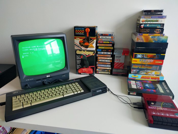 1 Amstrad CPC 6128 - Console met Games (33) - Gemengde