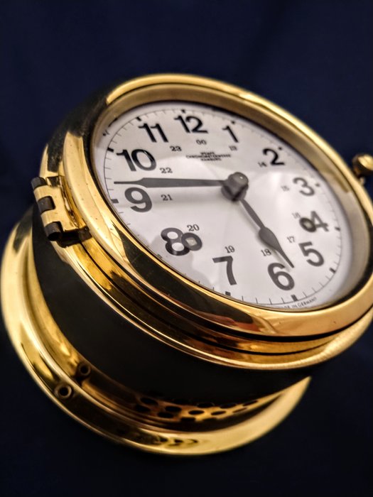 Ship's clock, Wempe Hamburg Chronometer Werke Glasenuhr - Contemporary - Brass glass - Second half 20th century