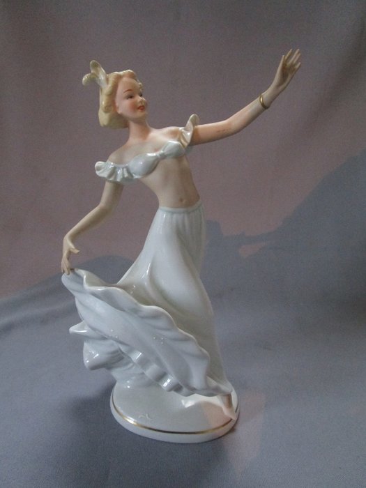 Wallendorf Porzellanfabrik - Lille figur, "dansende kvinde" - Porcelæn