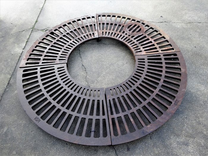 鑄鐵樹g子-花圈-Ø170厘米 - 鐵（鑄／鍛） - 1975-2000