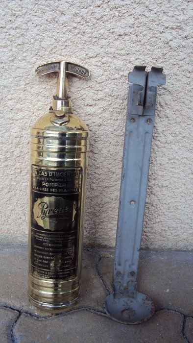 παλιό πυροσβεστικό πυροσβεστήρα για όχημα από τη δεκαετία του 1920/1930 - pyréné - 1920-1930