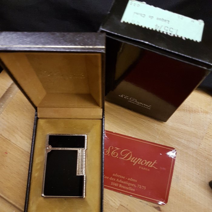 S.T. Dupont - Dupont Paris pocket lighter Chinese lacquer and gold. 